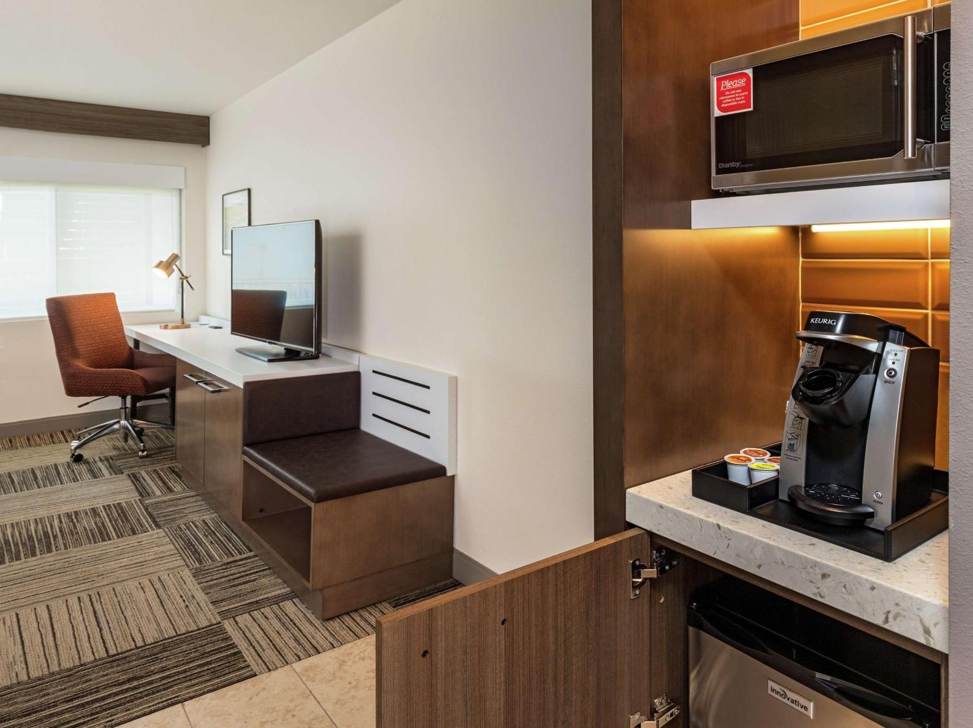 Hilton Garden Inn Davis Downtown Exterior photo